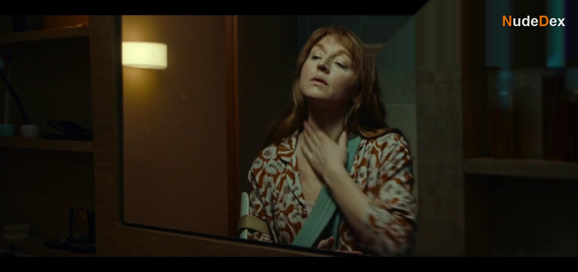 Julia Koschitz in Souls, photo 1