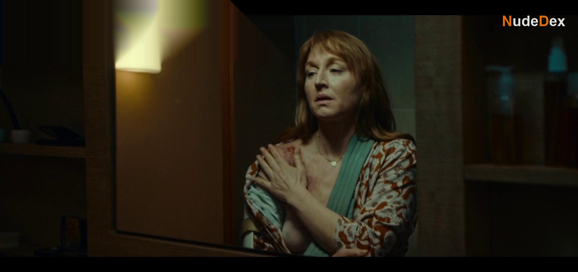 Julia Koschitz in Souls, photo 6