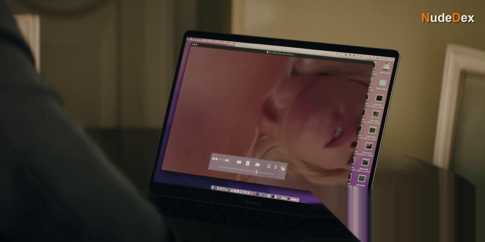 Julia Ragnarsson in Blinded, photo 3