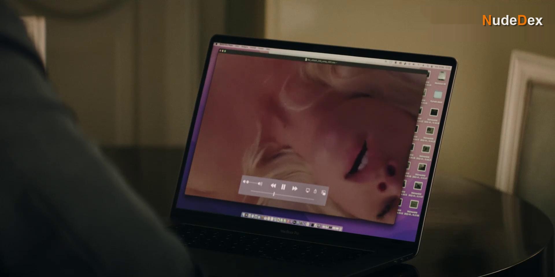 Julia Ragnarsson in Blinded, photo 8
