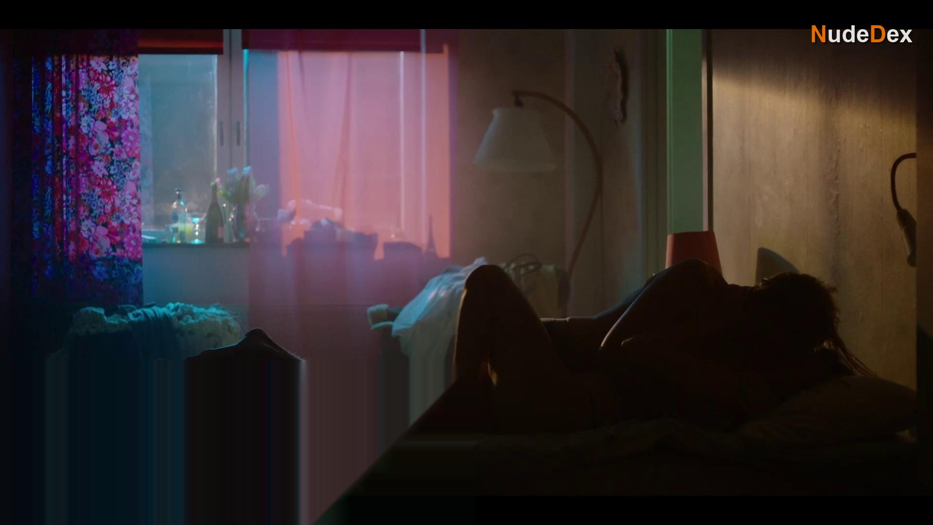 Julia Ragnarsson in Two Sisters, photo 4
