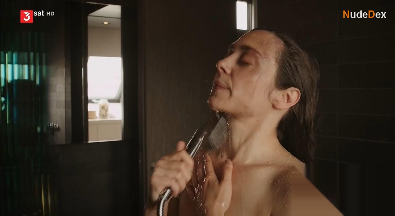 Julia Richter in Bella Amore - Widerstand Zwecklos, photo 2