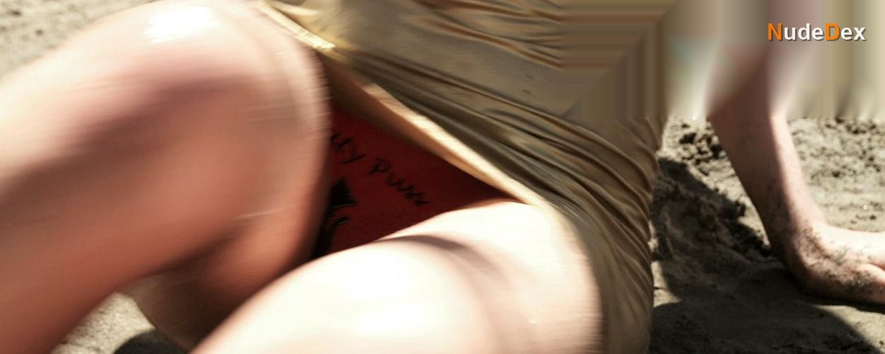 Julia Voth in Bitch Slap, photo 9
