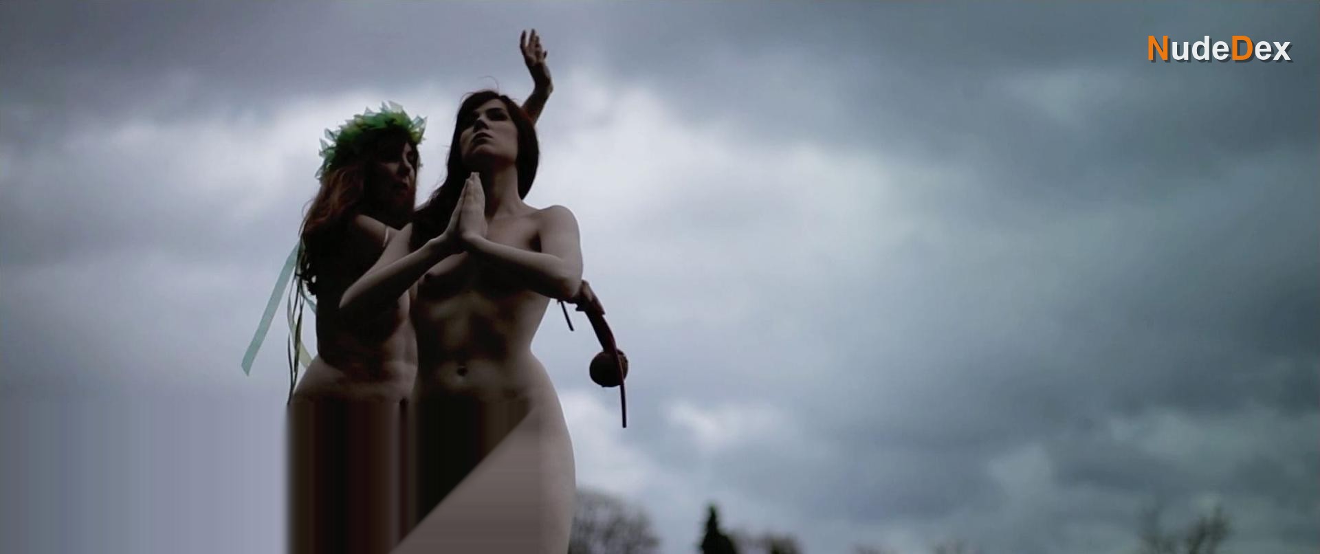 Julie Hays in Ovum, photo 1