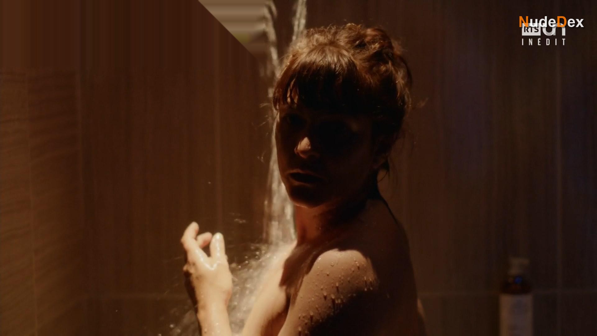 Julie Meunier in Crimes Parfaits, photo 7