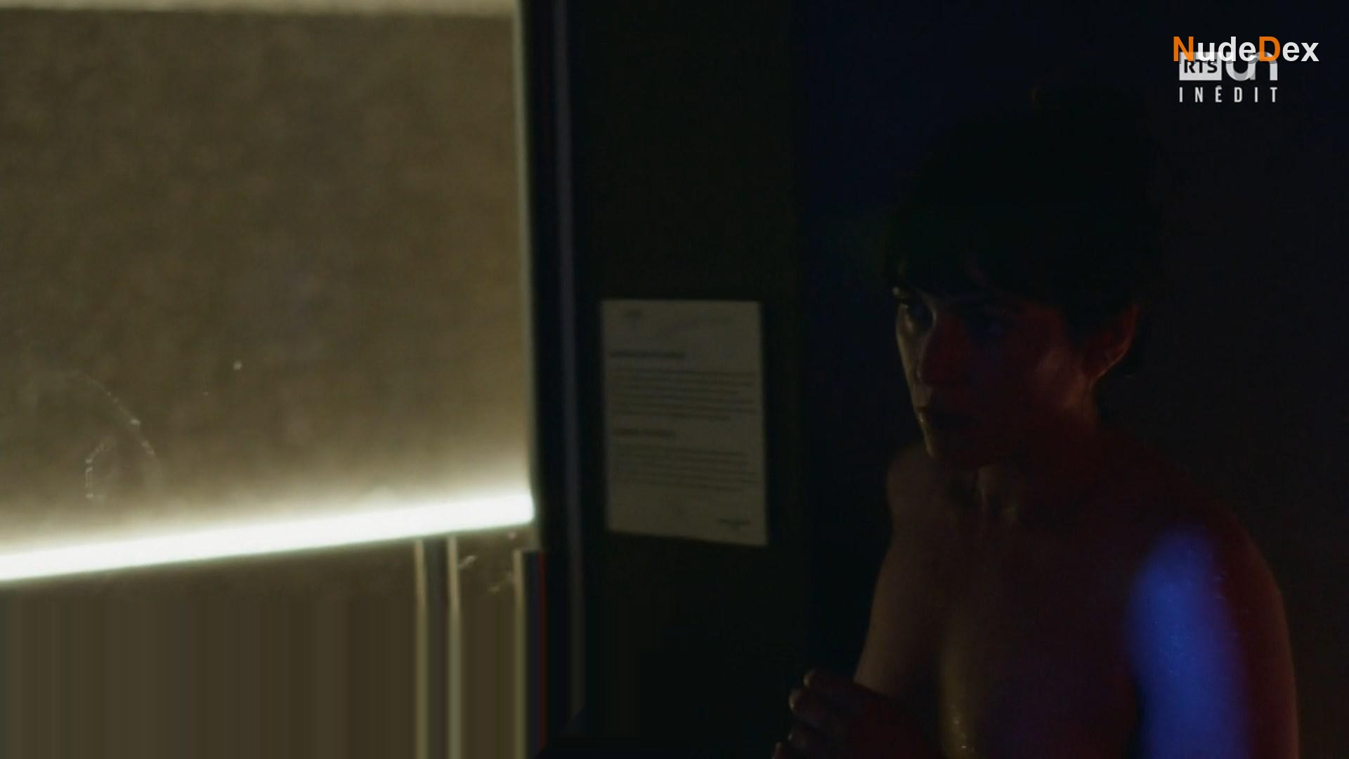Julie Meunier in Crimes Parfaits, photo 8