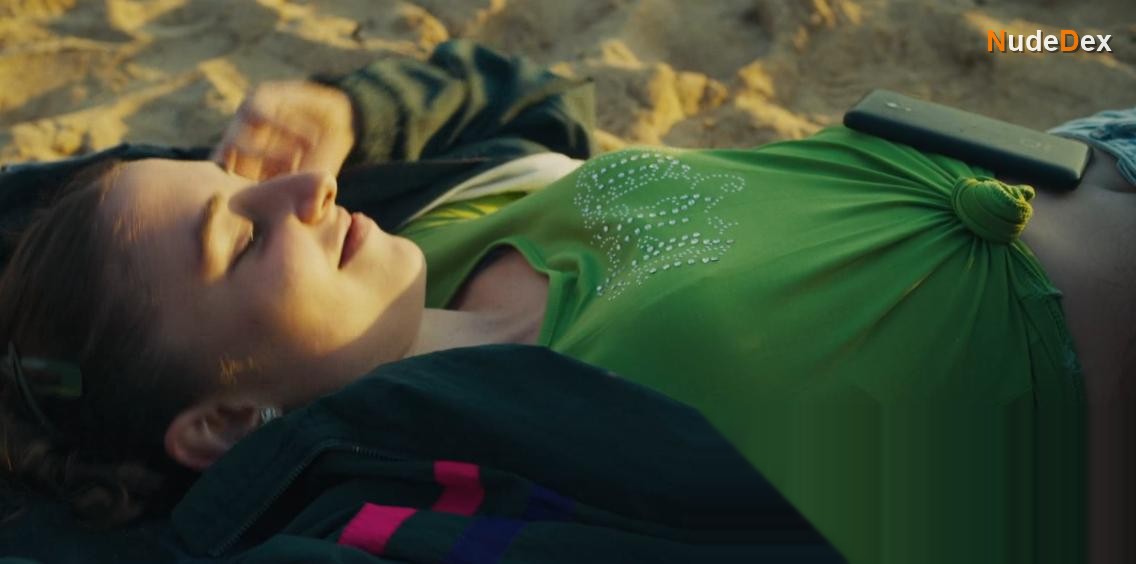 Julieta Tobio in The Girls At The Station, photo 24