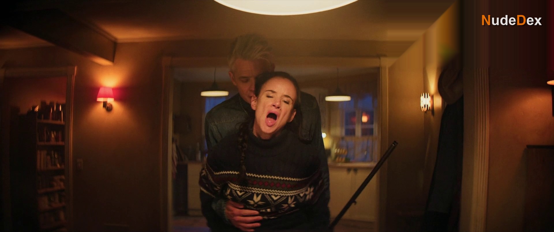 Juliette Lewis in Over Your Dead Body, photo 5