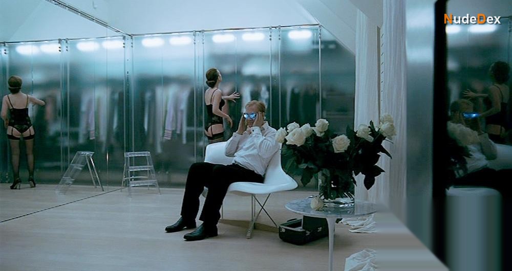 Justine Waddell in The Target, photo 1