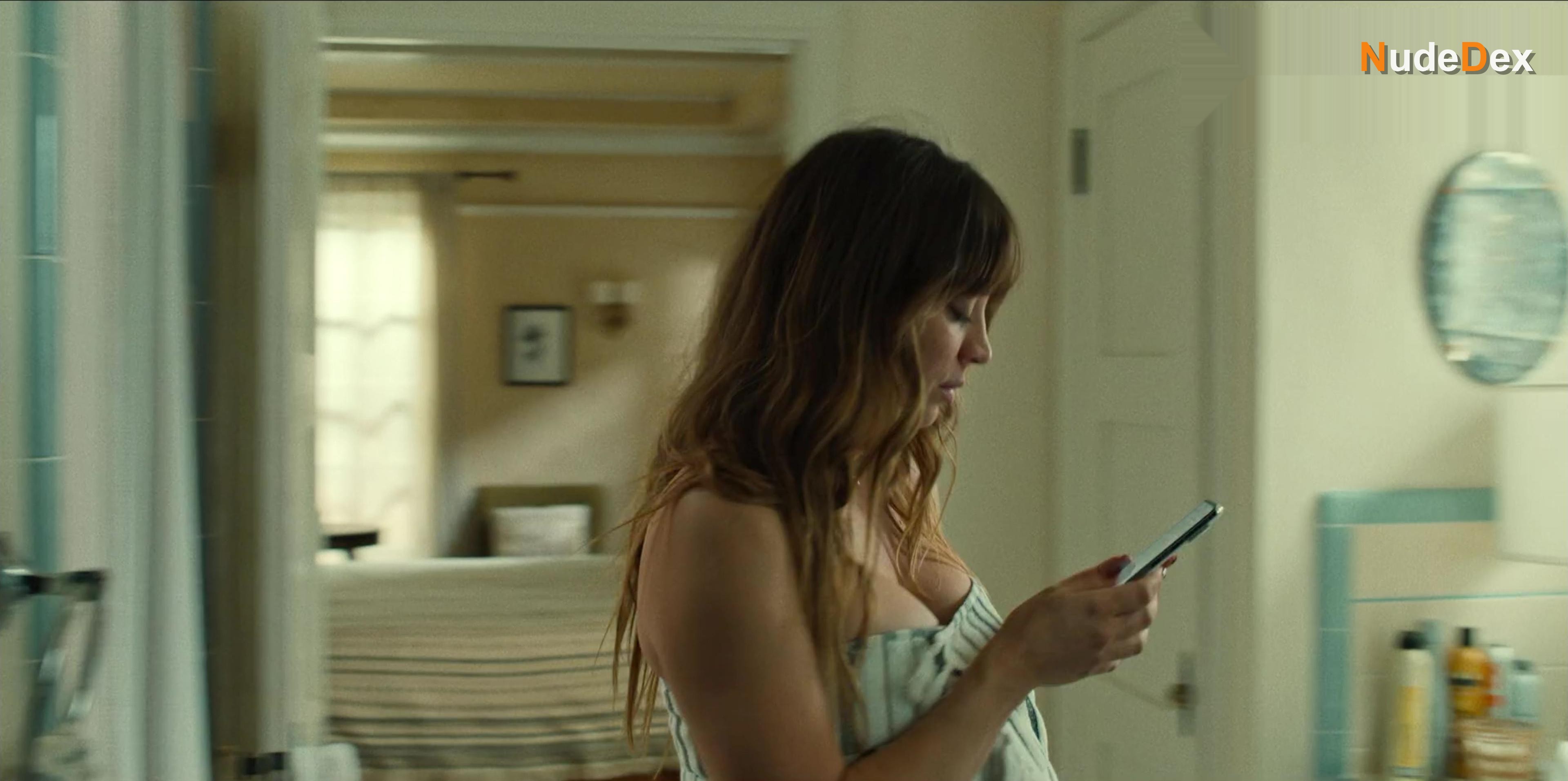 Kaley Cuoco in Based On A True Story, photo 9