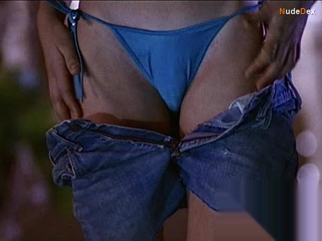 Kaley Cuoco in Grown Up Brady, photo 11