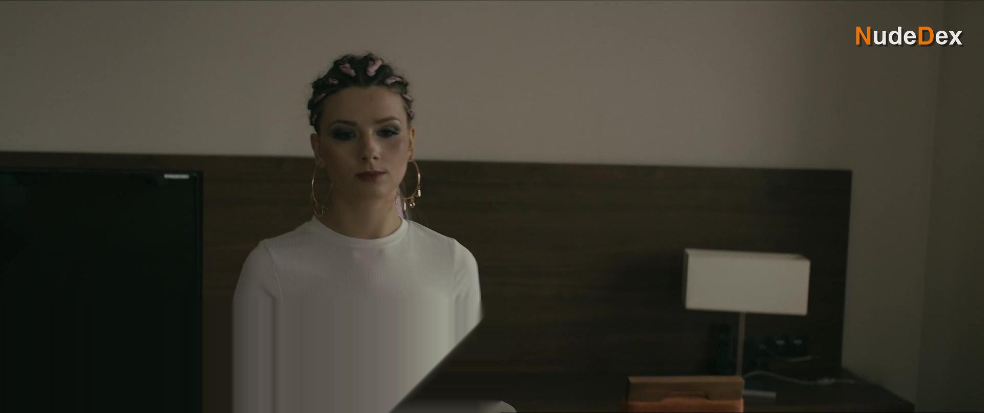 Kamila Sobczak in Loop, photo 4