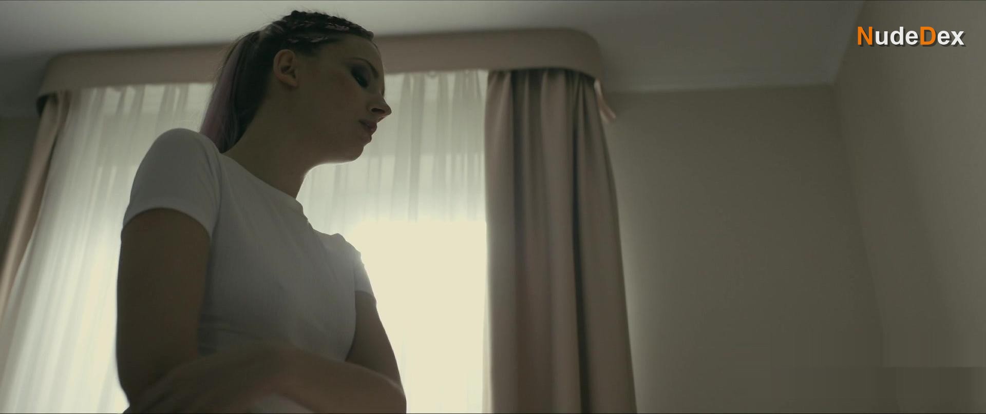 Kamila Sobczak in Loop, photo 5