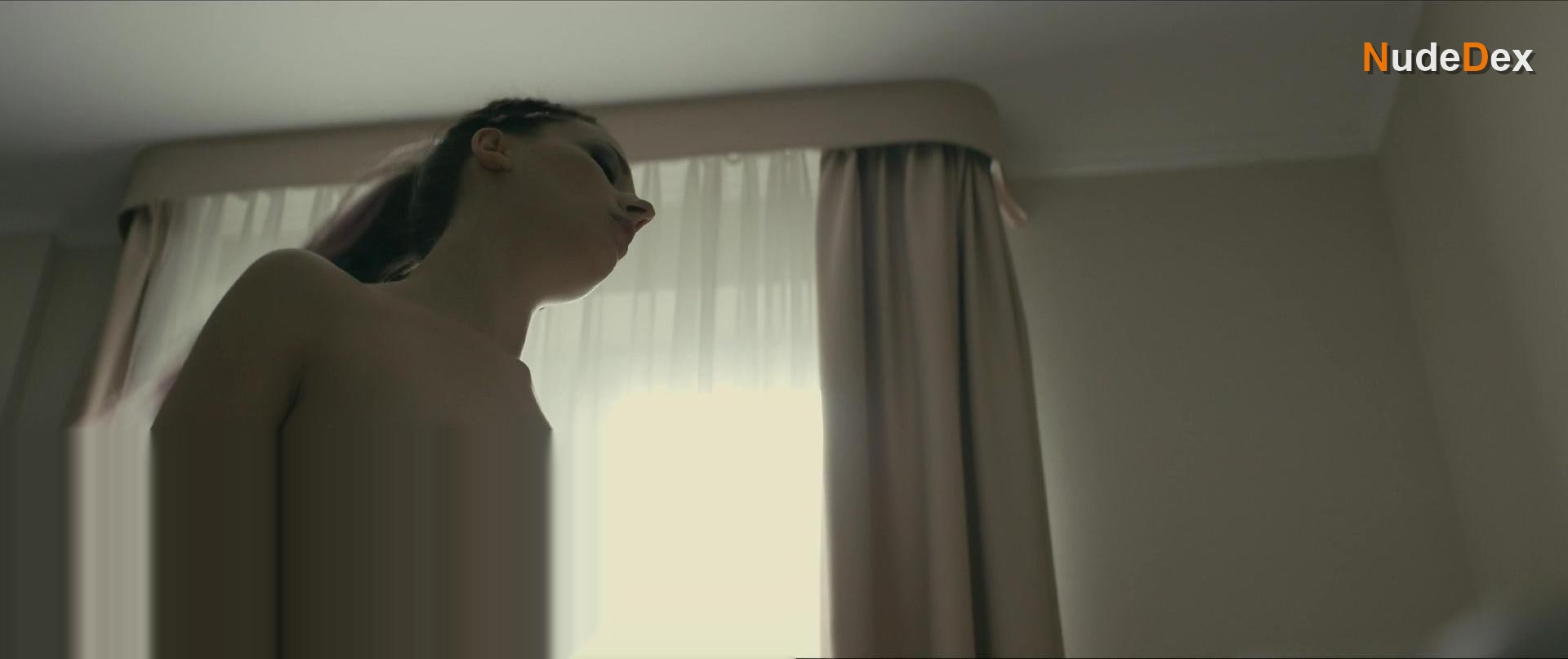 Kamila Sobczak in Loop, photo 8