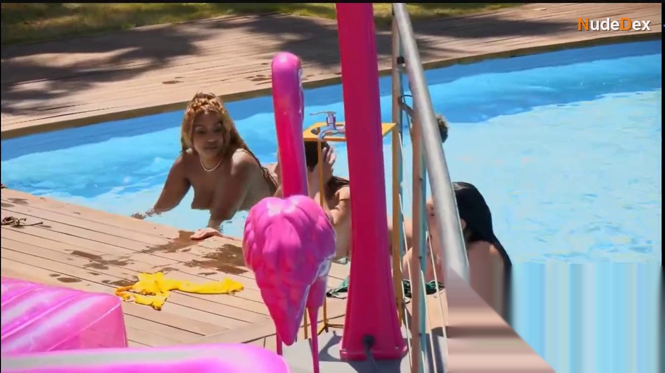 Kara Raymond in Frenchie Shore, photo 3