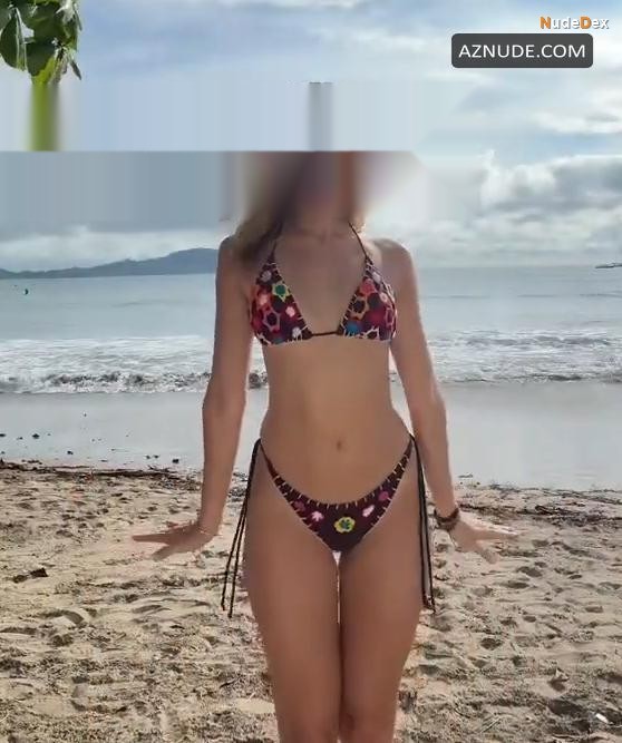 Karime Scander in Beach Babes, photo 4