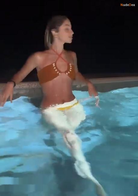 Karime Scander in Beach Babes, photo 15