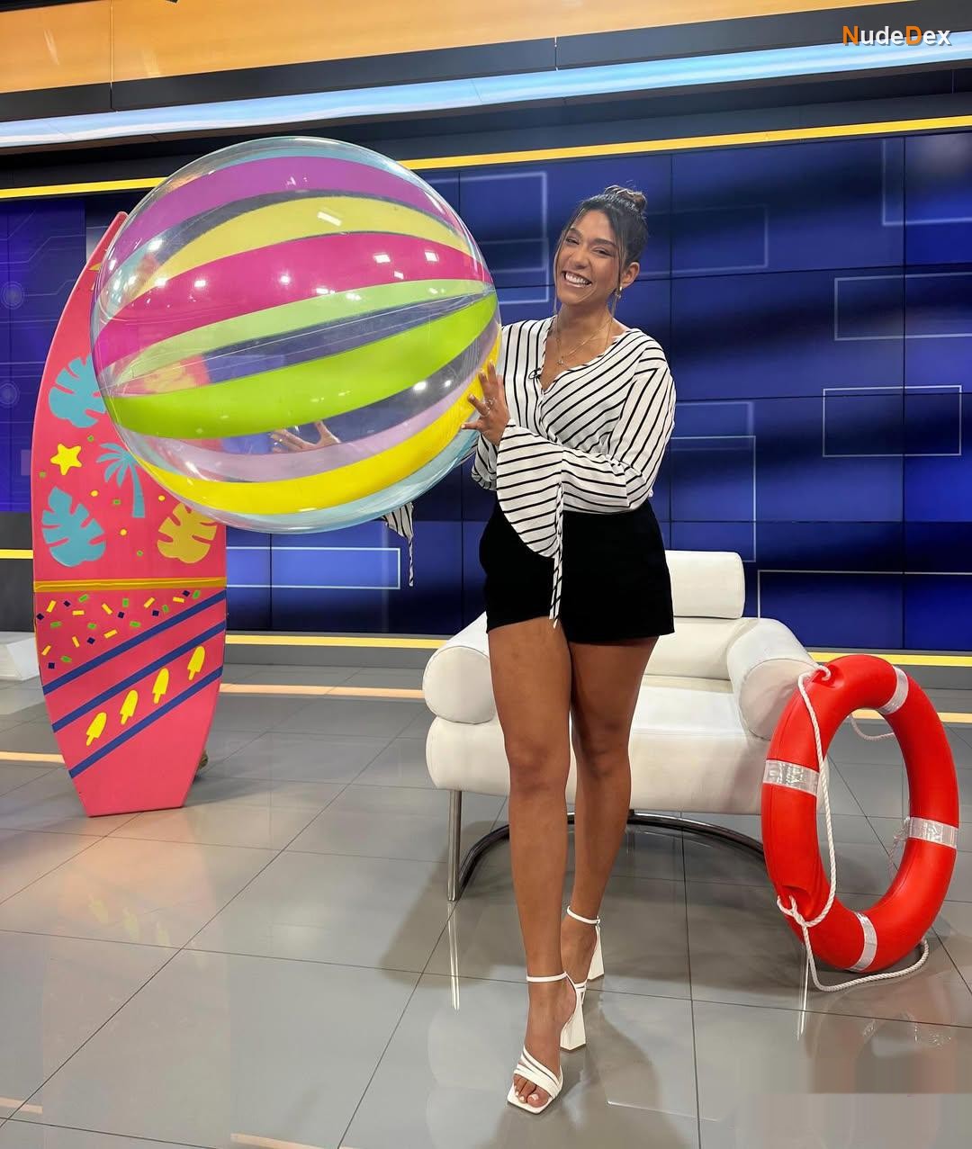 Karina Betancourt in Latina Noticias, photo 31