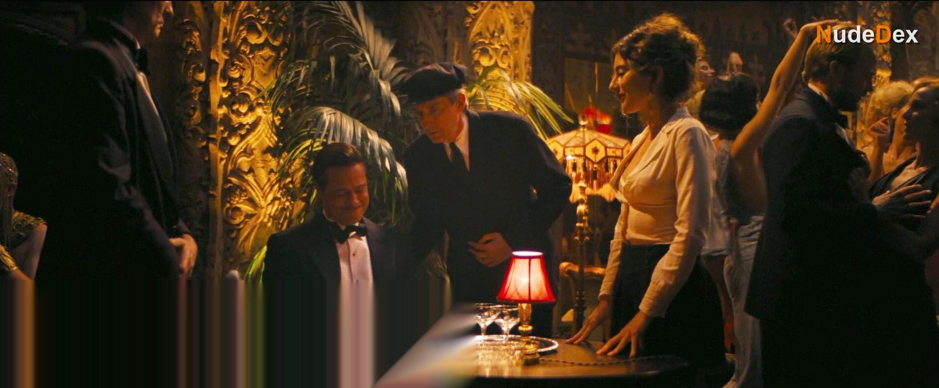 Karina Fontes in Babylon