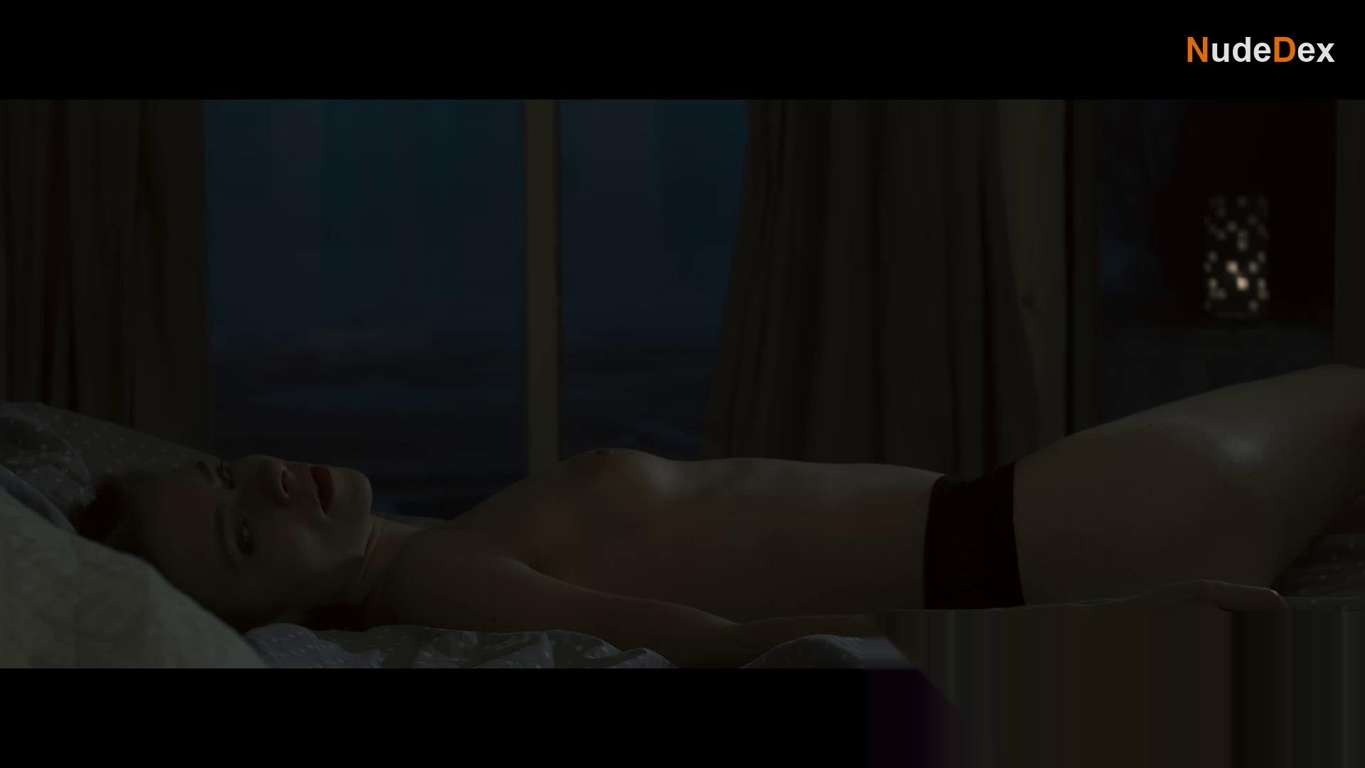 Kasia Wolf in Secret Ceremony, photo 1
