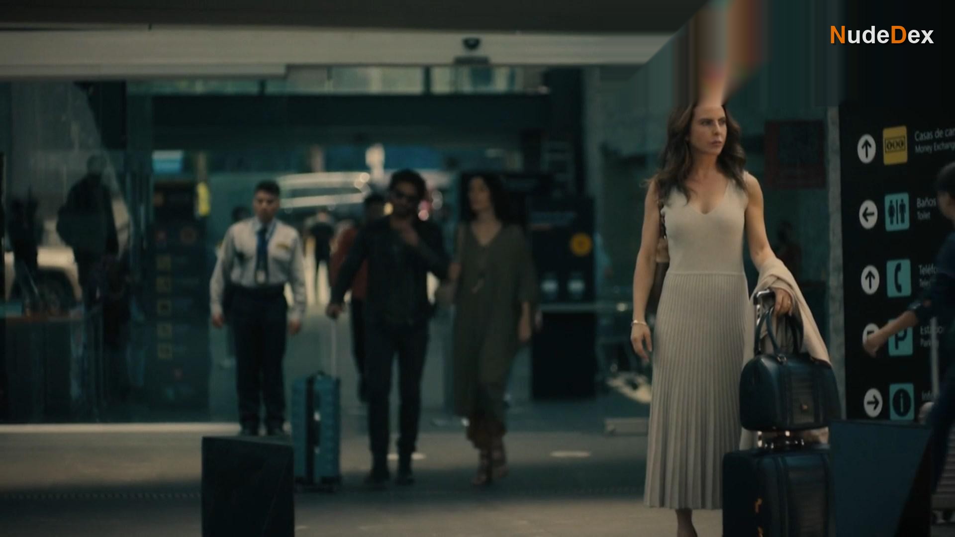 Kate Del Castillo in Falling Again, photo 1