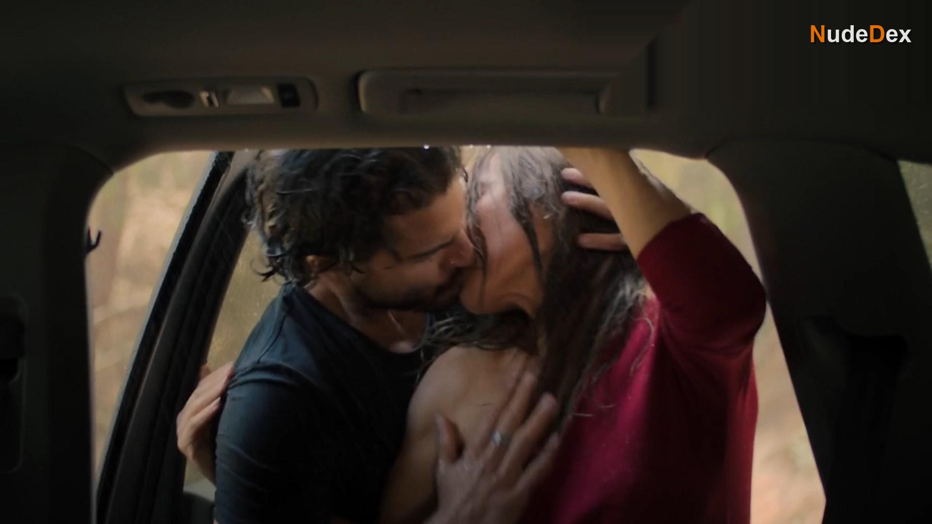 Kate Del Castillo in Falling Again, photo 15