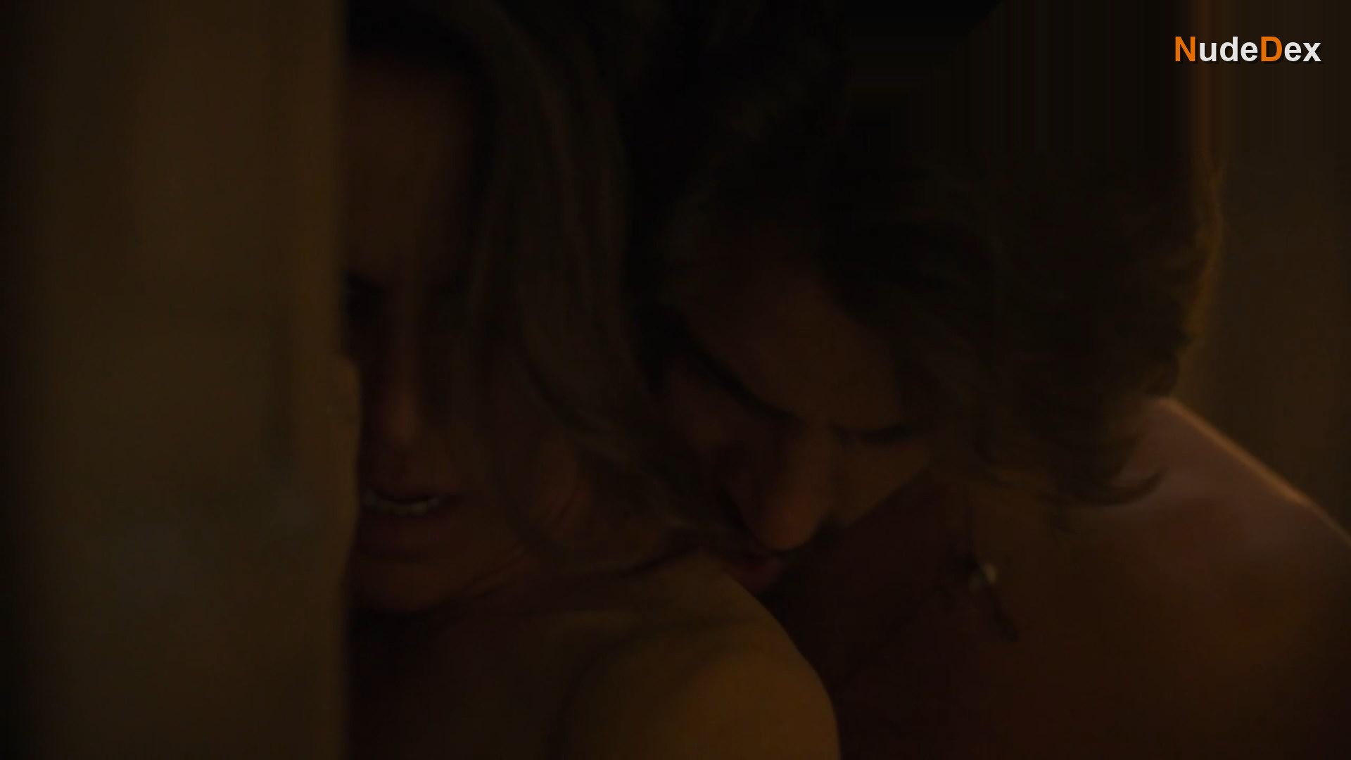 Kate Del Castillo in Falling Again, photo 16
