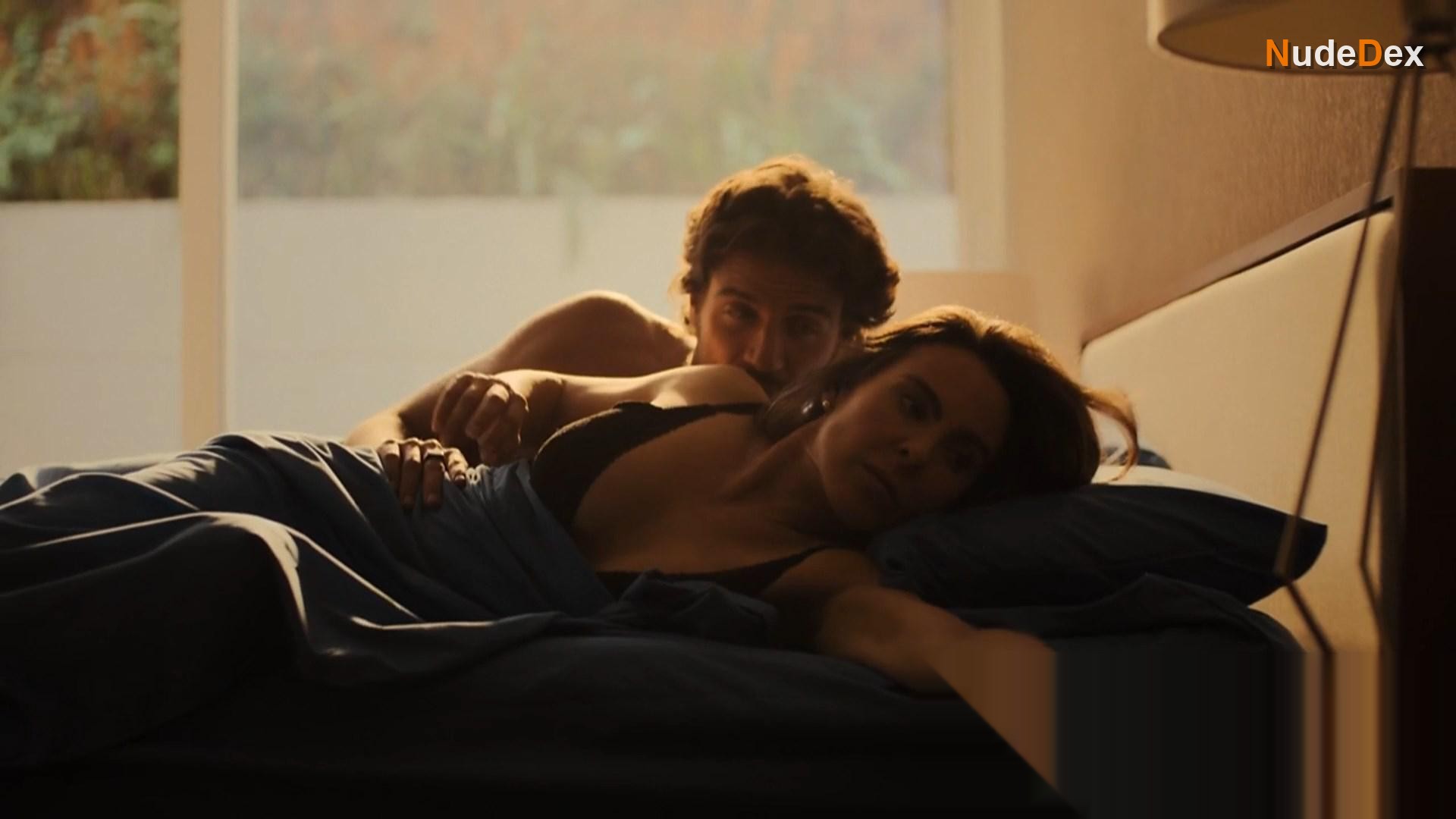 Kate Del Castillo in Falling Again, photo 21