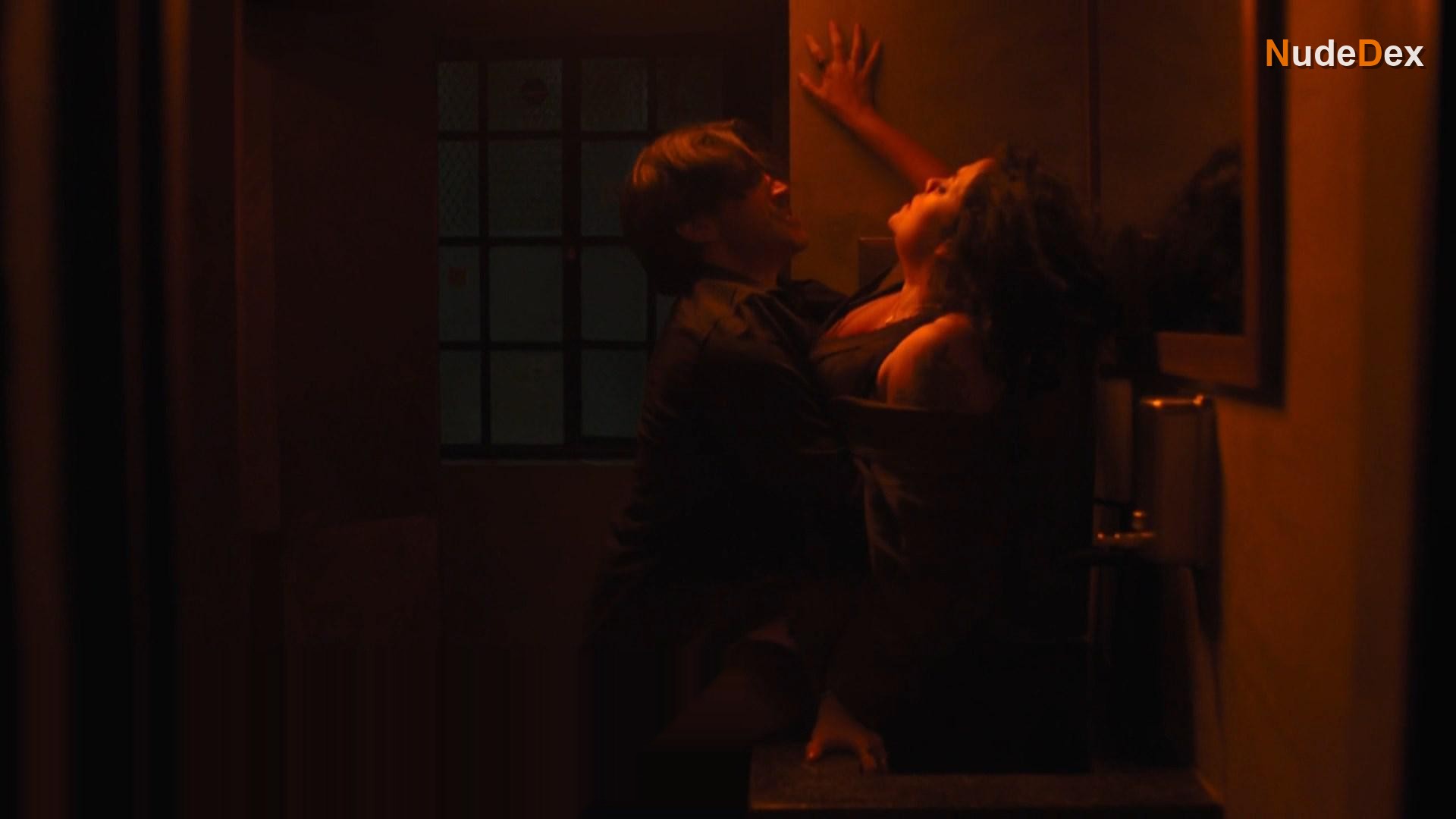 Kate Del Castillo in Falling Again, photo 29