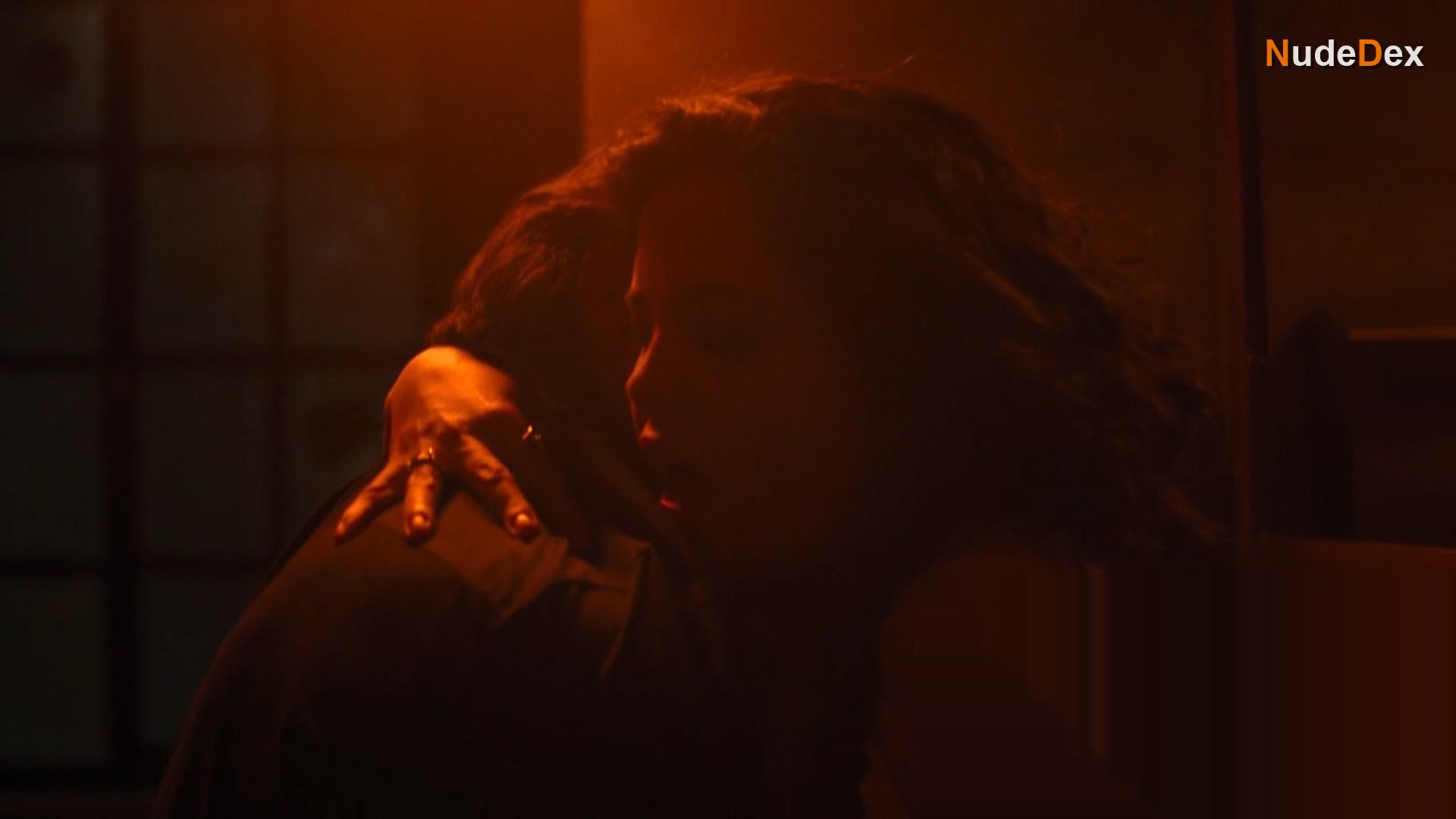 Kate Del Castillo in Falling Again, photo 30