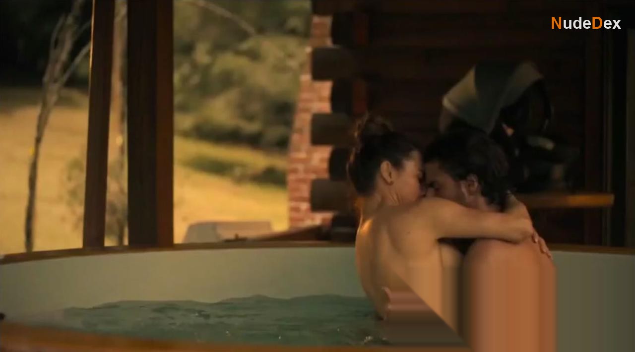 Kate Del Castillo in Falling Again, photo 39
