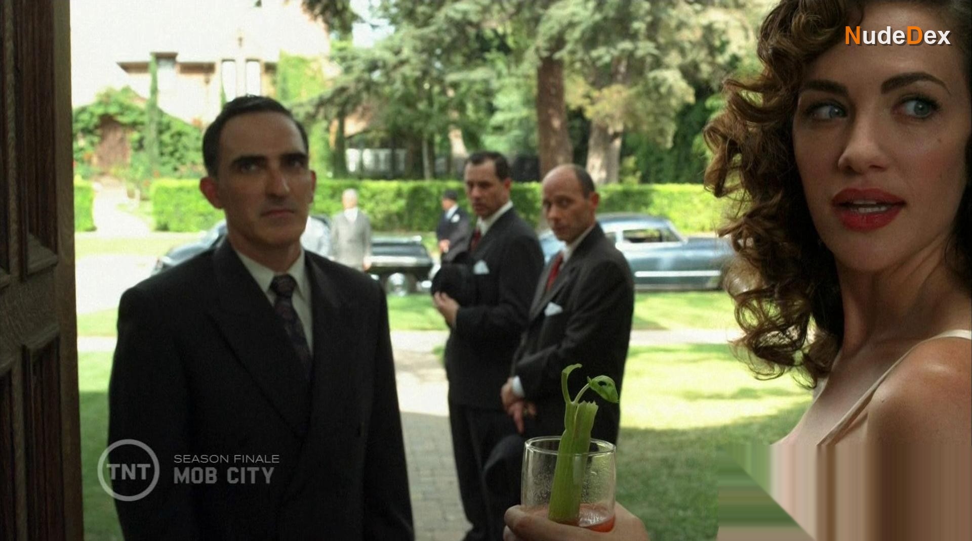 Kate Siegel in Mob City, photo 3