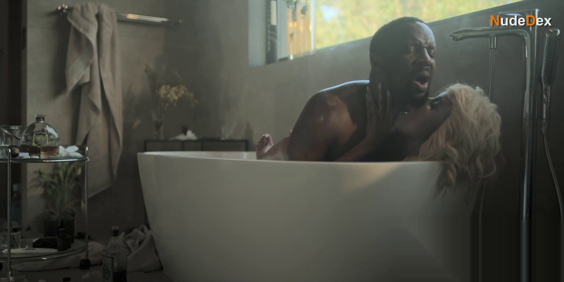 Kate Wanjohi in Fatal Seduction, photo 2