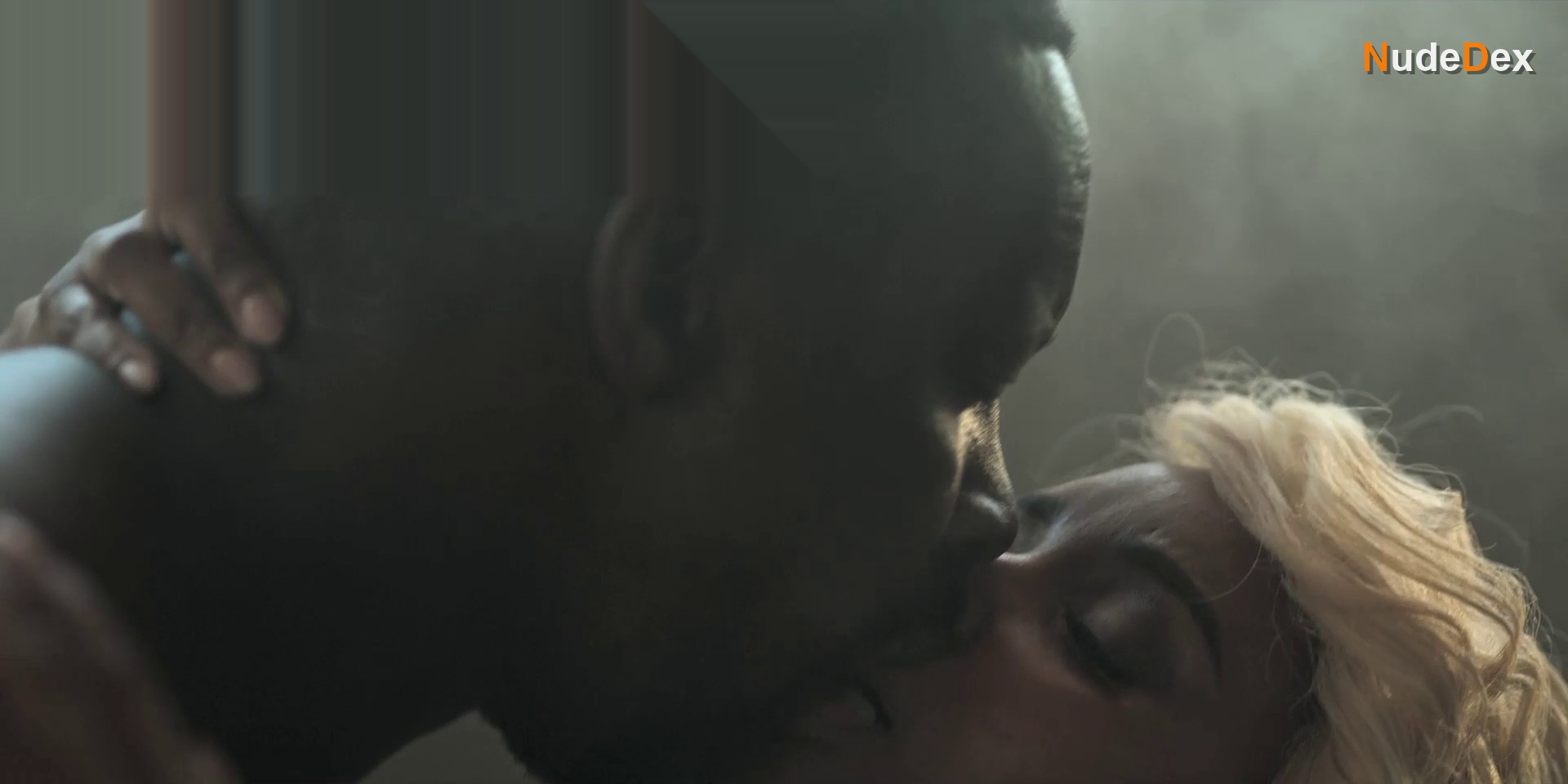 Kate Wanjohi in Fatal Seduction, photo 3