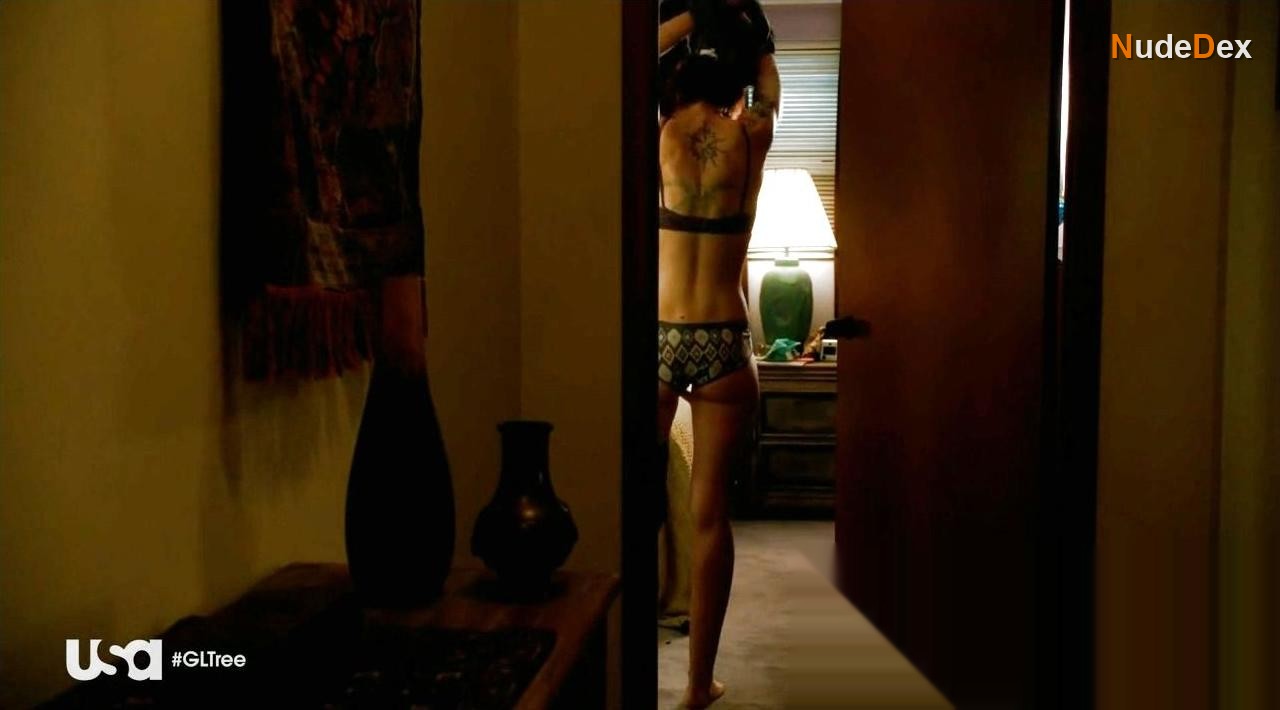 Katherine Crawford in Graceland, photo 1