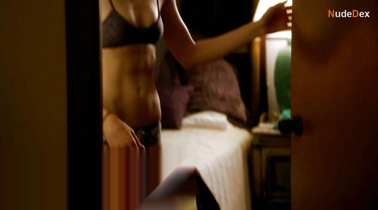 Katherine Crawford in Graceland, photo 3