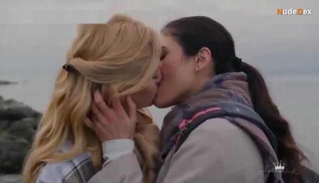Katherine Mcnamara in Love Classified, photo 6