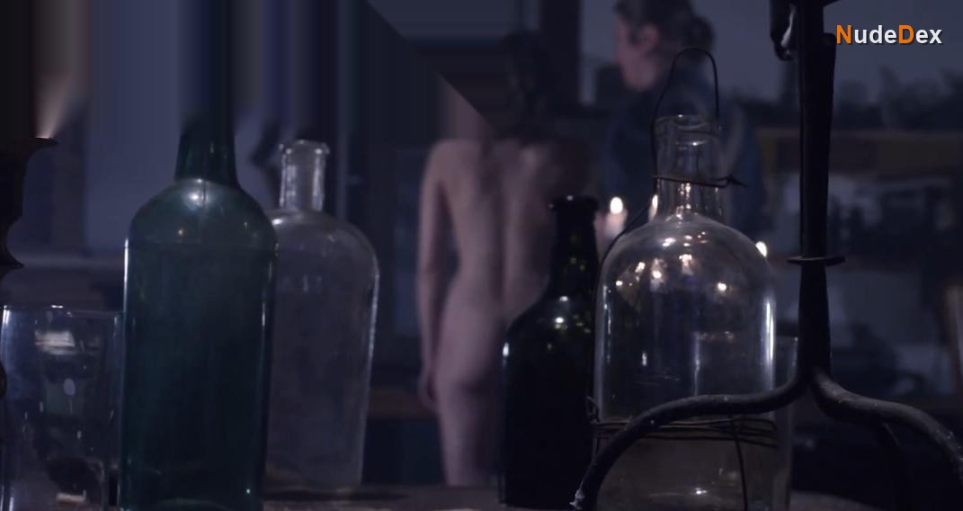 Katherine Reid in Oak Bones, photo 2