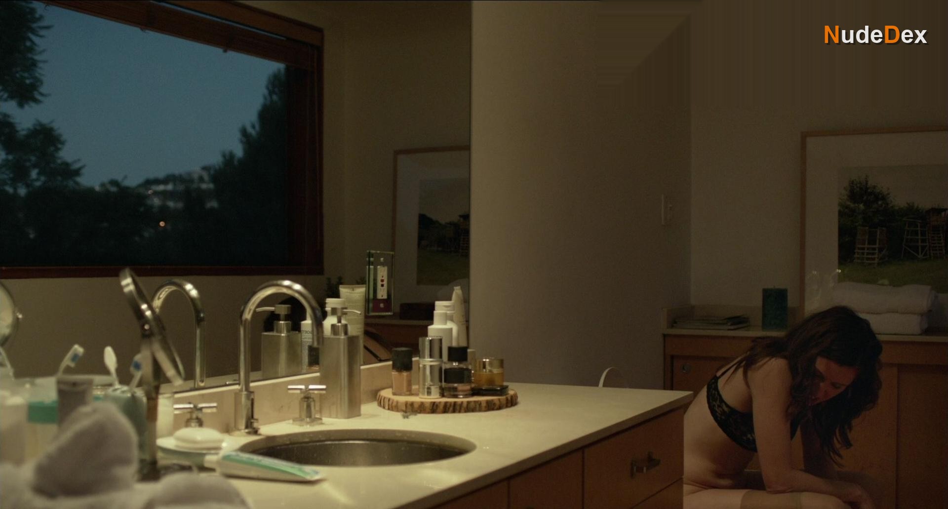 Kathryn Hahn in Afternoon Delight, photo 2
