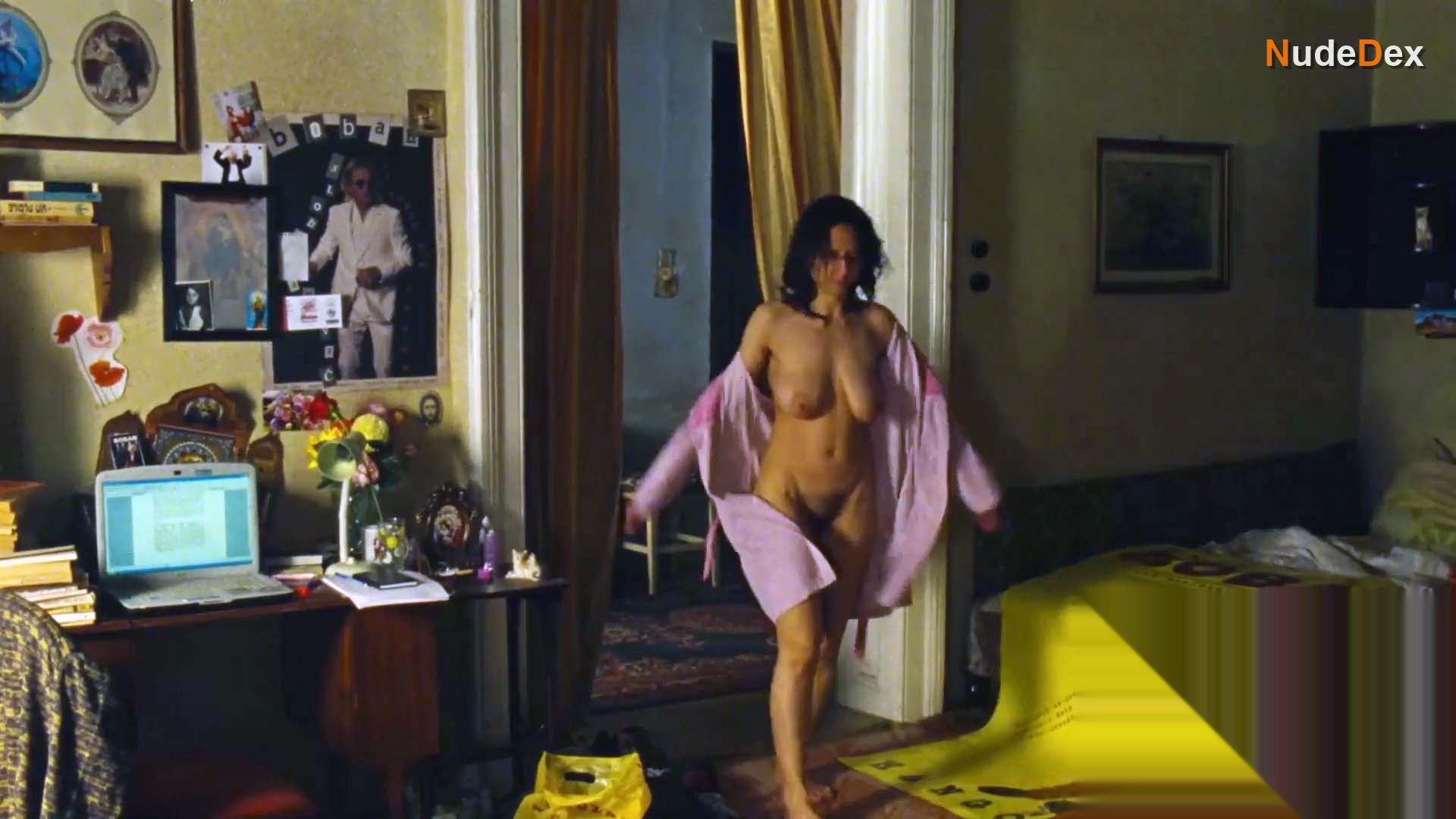 Katia Pascariu in Cloistered Sister, photo 8
