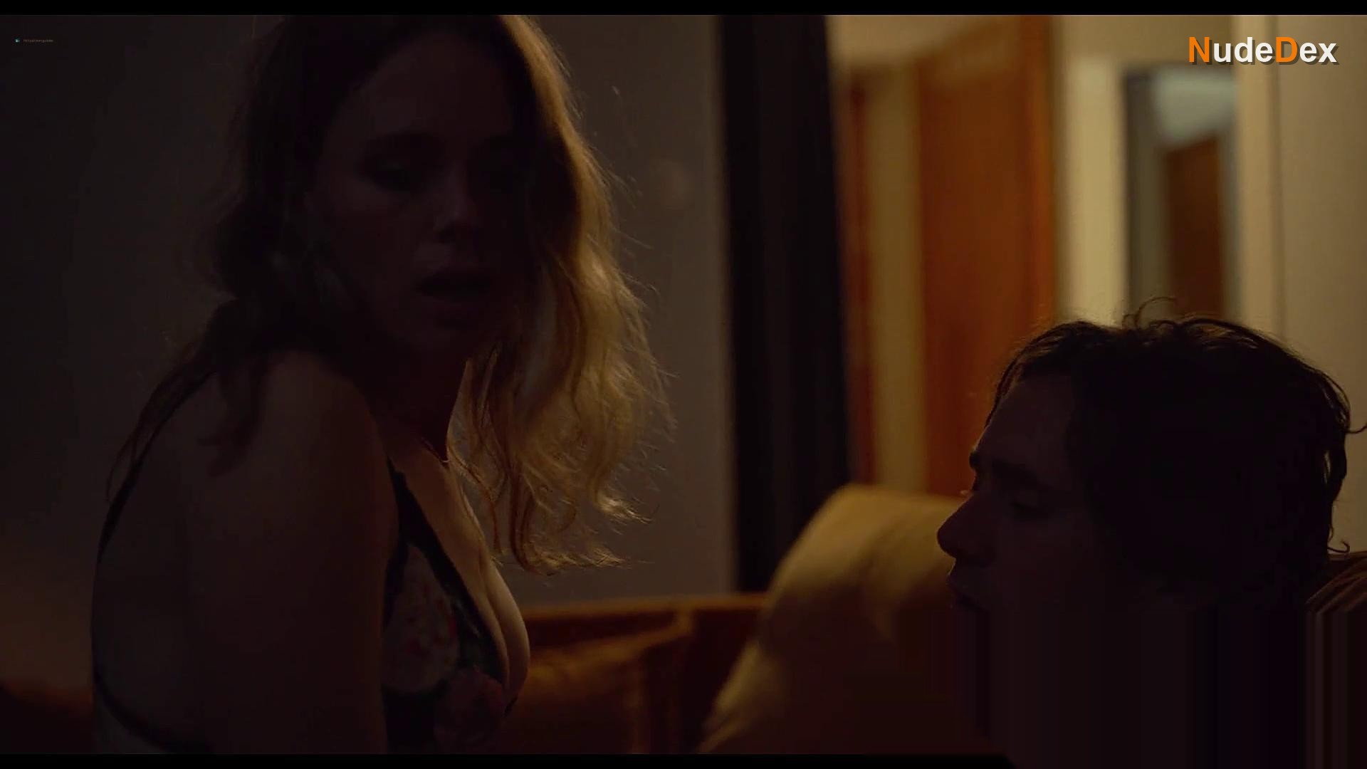 Katia Winter in Aret Jag Slutade Prestera Och Borjade Onanera, photo 4