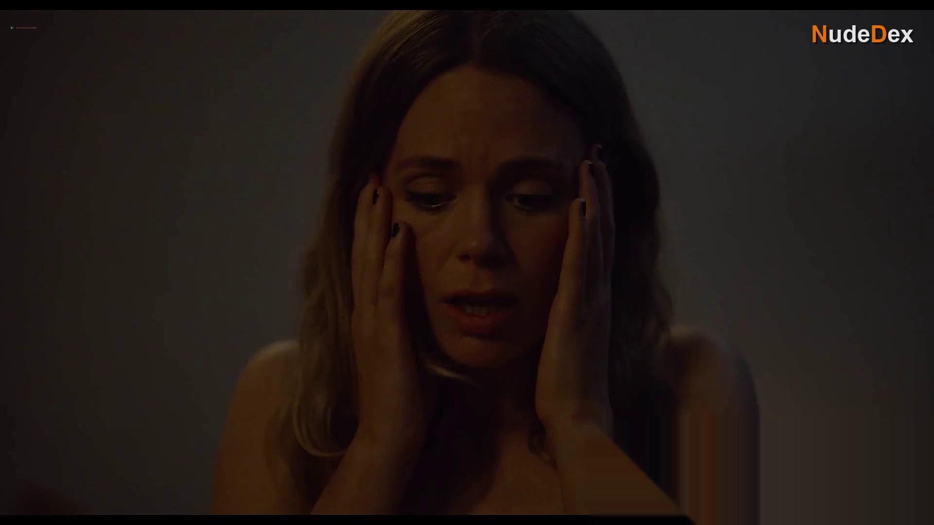 Katia Winter in Aret Jag Slutade Prestera Och Borjade Onanera, photo 6