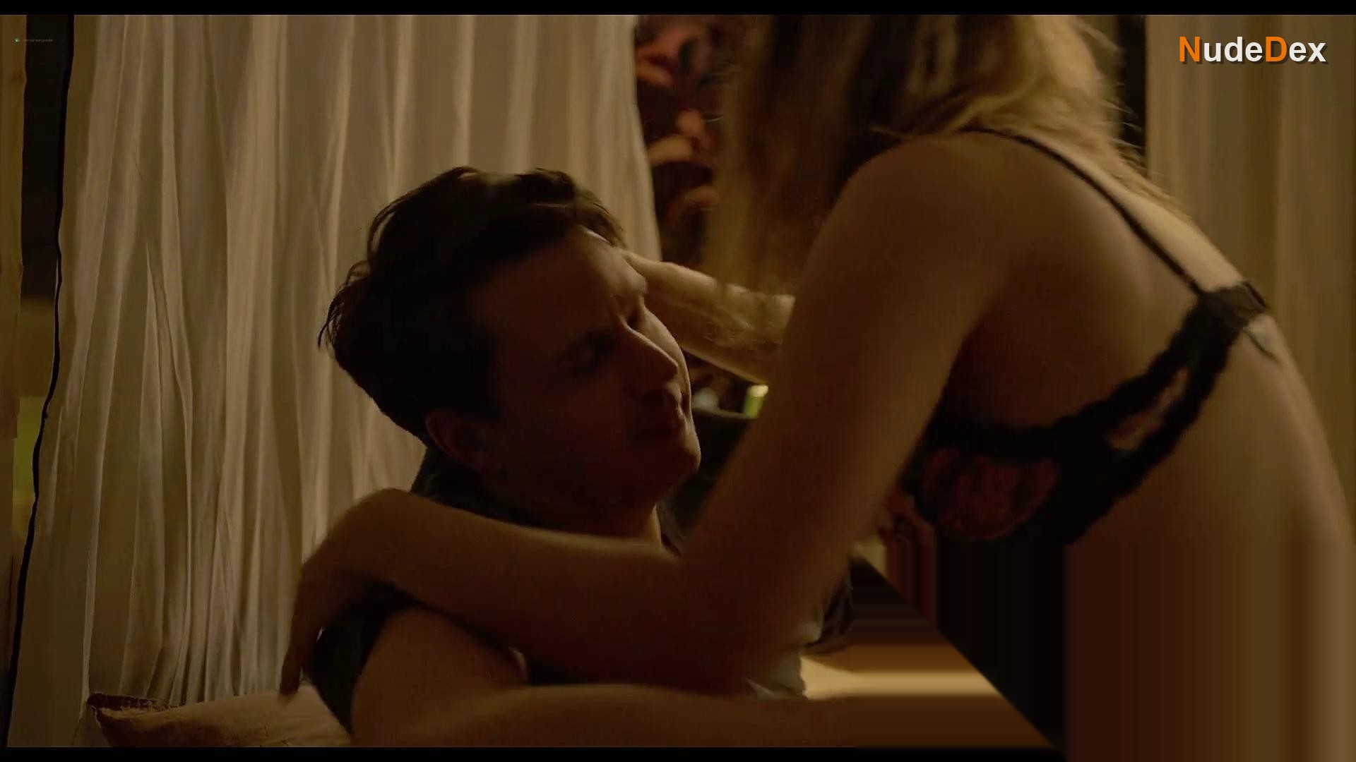 Katia Winter in Aret Jag Slutade Prestera Och Borjade Onanera, photo 7