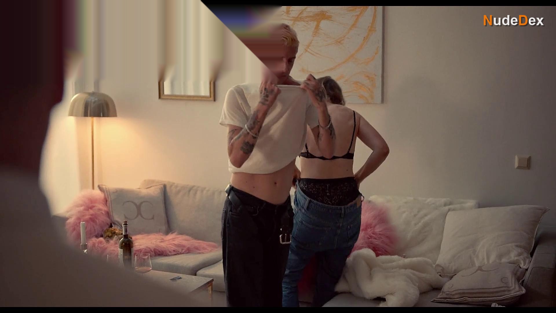 Katia Winter in Aret Jag Slutade Prestera Och Borjade Onanera, photo 11