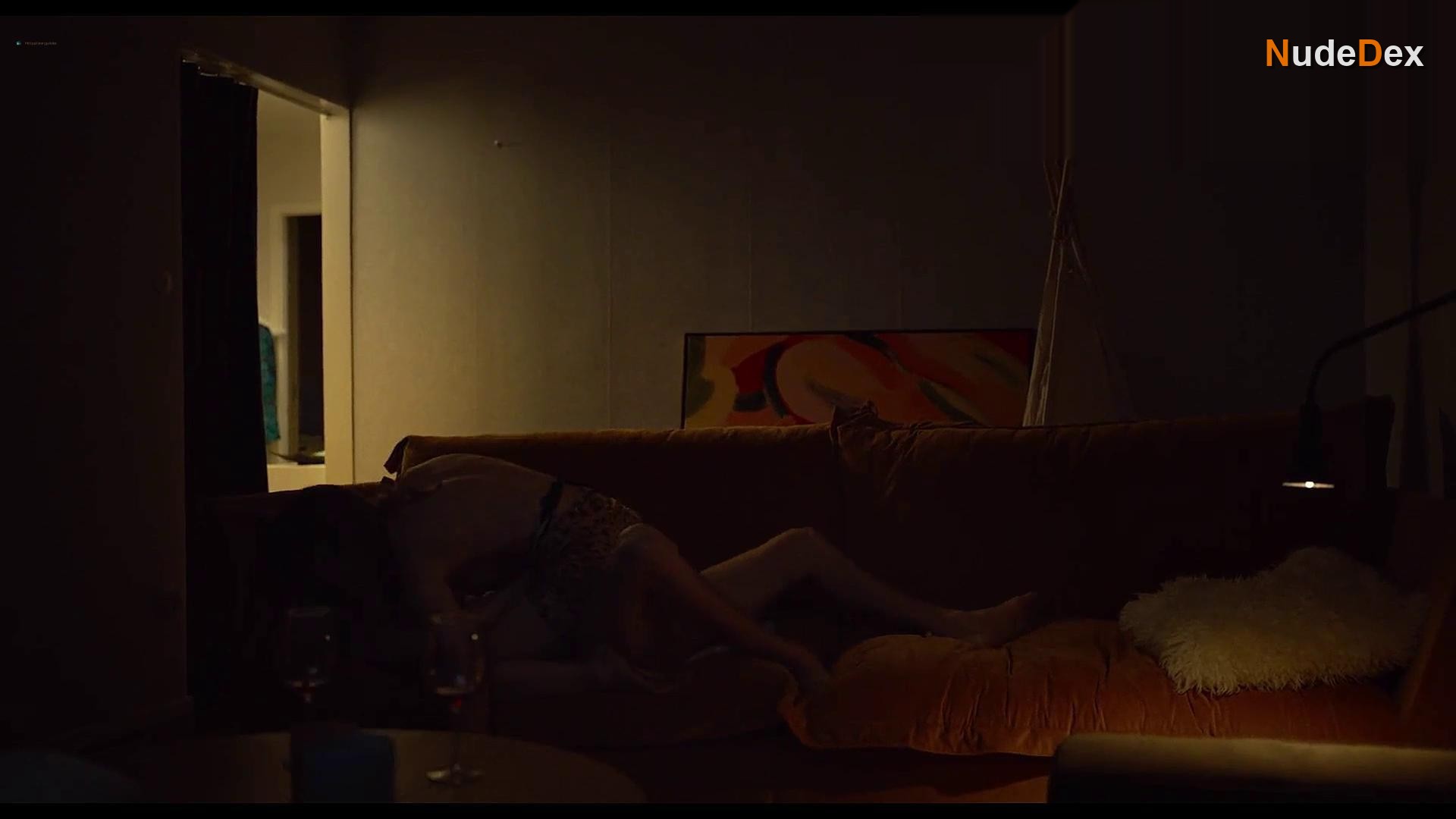 Katia Winter in Aret Jag Slutade Prestera Och Borjade Onanera, photo 16