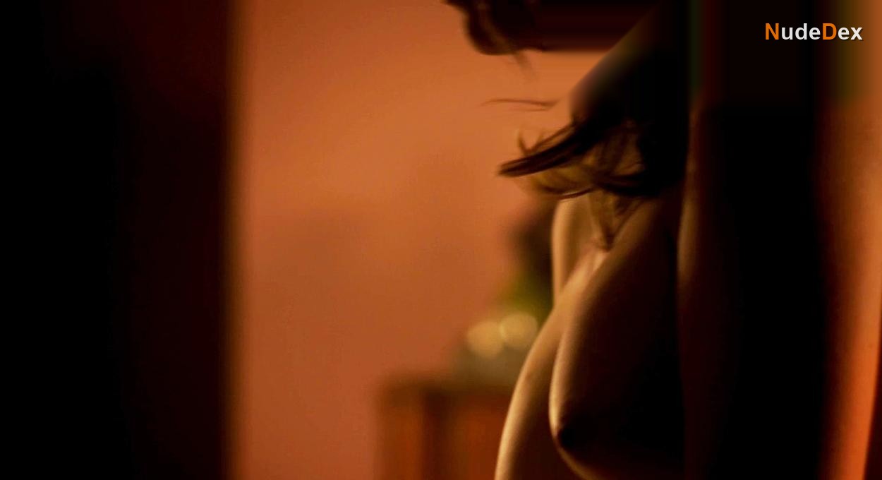 Katia Winter in Love Sick Love, photo 3