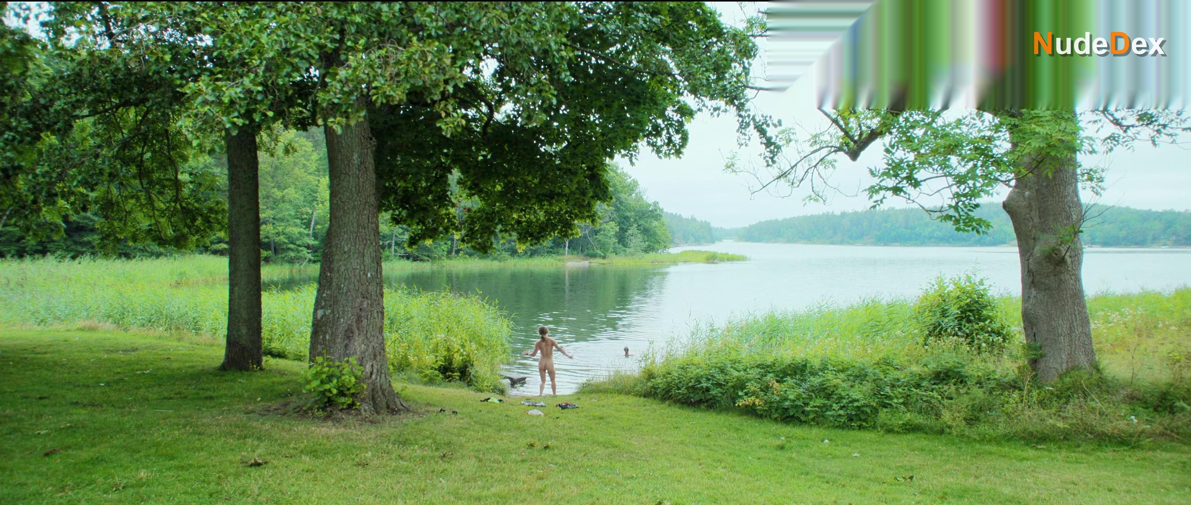 Katia Winter in Off Track 2, photo 4