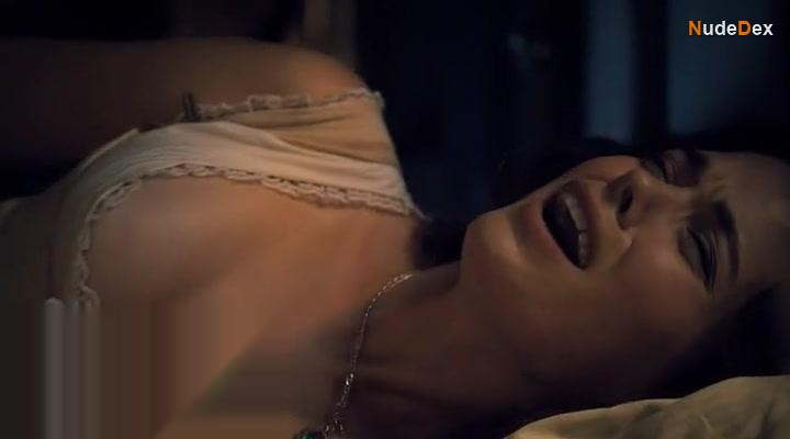 Katia Winter in Sleepy Hollow, photo 3