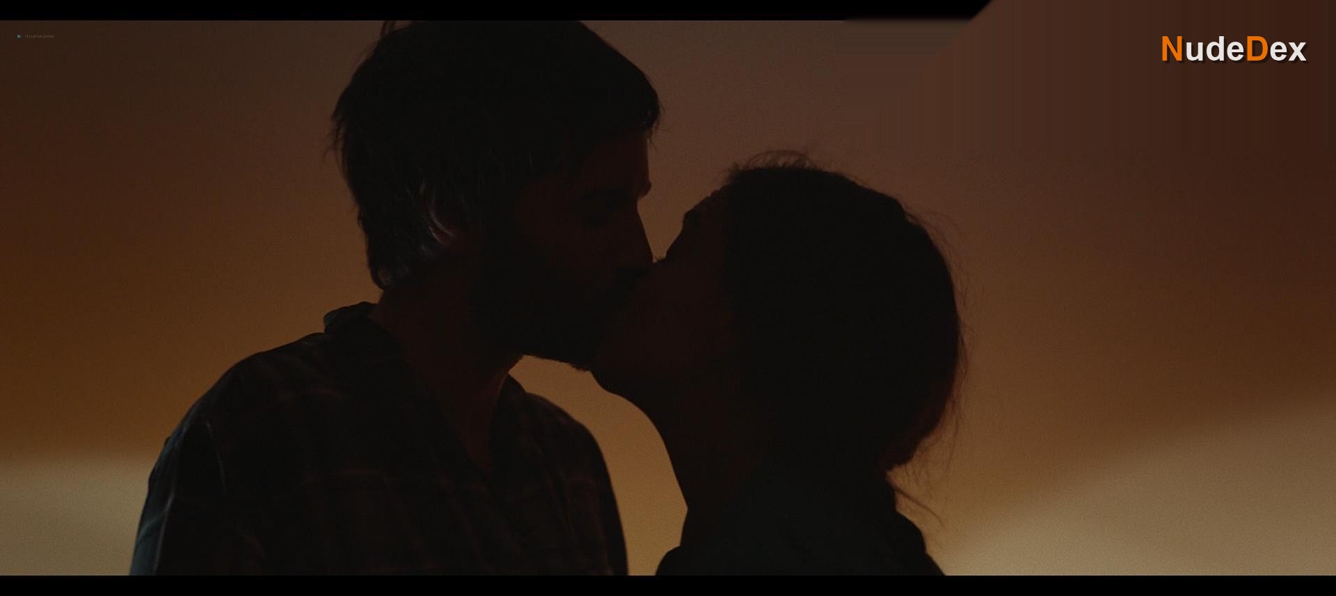 Katie Holmes in Alone Together, photo 2