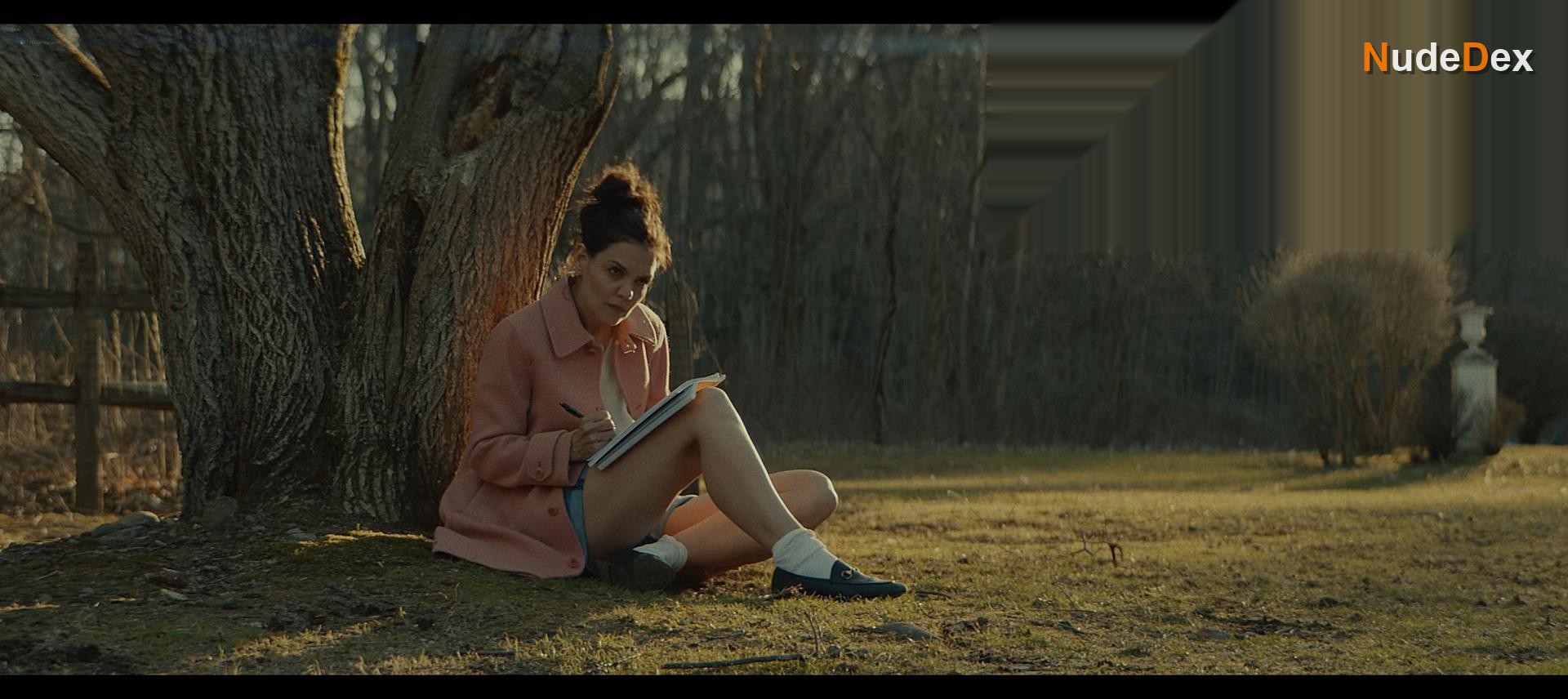 Katie Holmes in Alone Together, photo 4